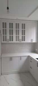 Стекло в кухонных фасадах классик