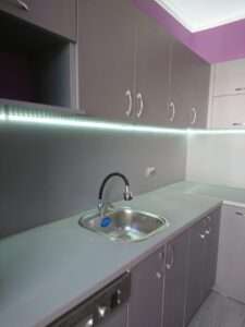 Угловая кухня в современном стиле (ДСП)