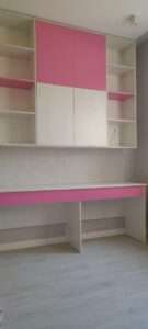 Яркая детская мебель в розовых тонах от производителя