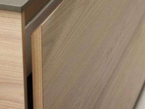 Мебельный фасад с косым срезом без ручек